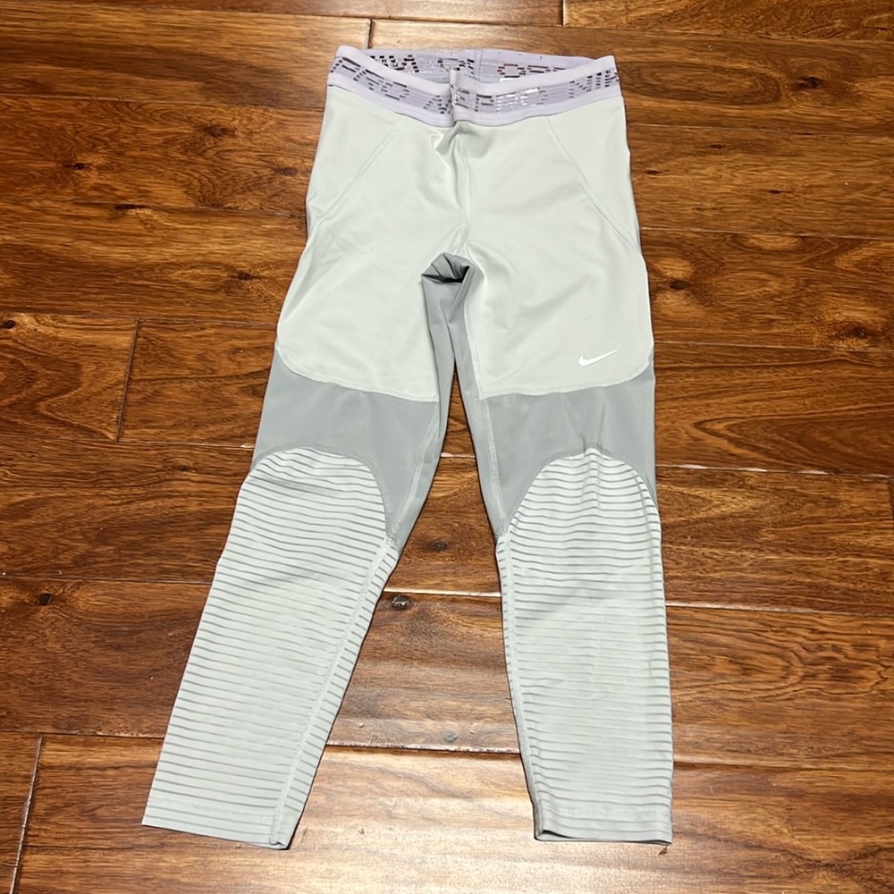 Nike pro dri-fit cropped leggings